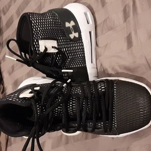 Under Armour HOVR Basketball Shoes. Black & White. Size 6.5 men's/ 8 women's.